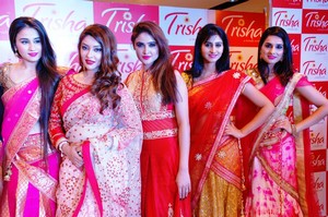 Showcasing Scintillating Grand Fashion Show Photos